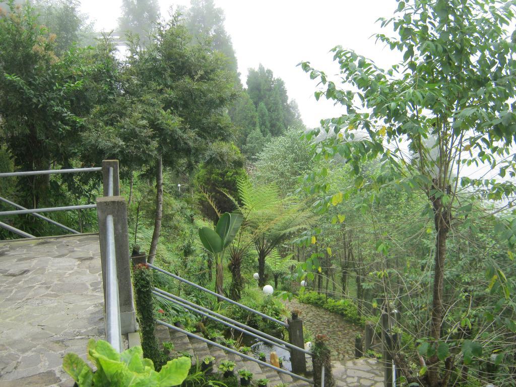Deolo Cliff Eco Resort Kalimpong Bagian luar foto